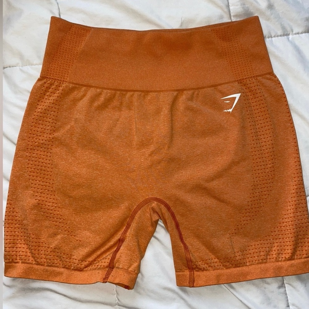 GYMSHARK VITAL SEAMLESS 2.0 SHORTS APRICOT
ORANGE MARL.